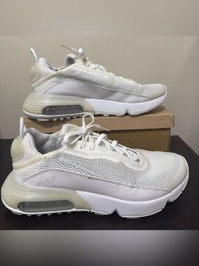 Nike Air Max 2090 Triple White Women’s 8.5 (7Y) Running Walking CrossFit EUC